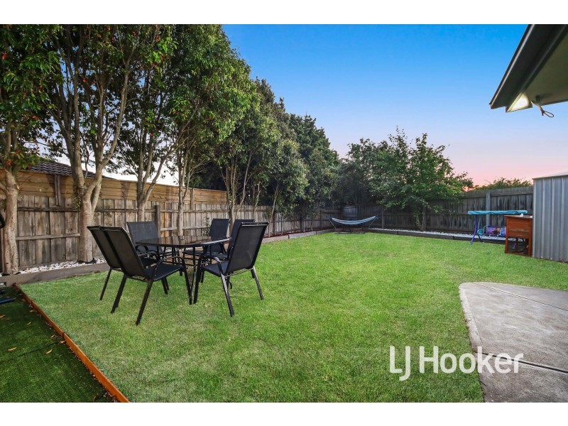 22 Andrea Crescent, Cranbourne North VIC 3977