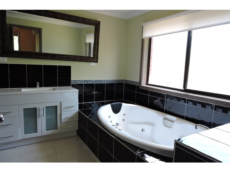 12 Kooyong Close, Hampton Park VIC 3976