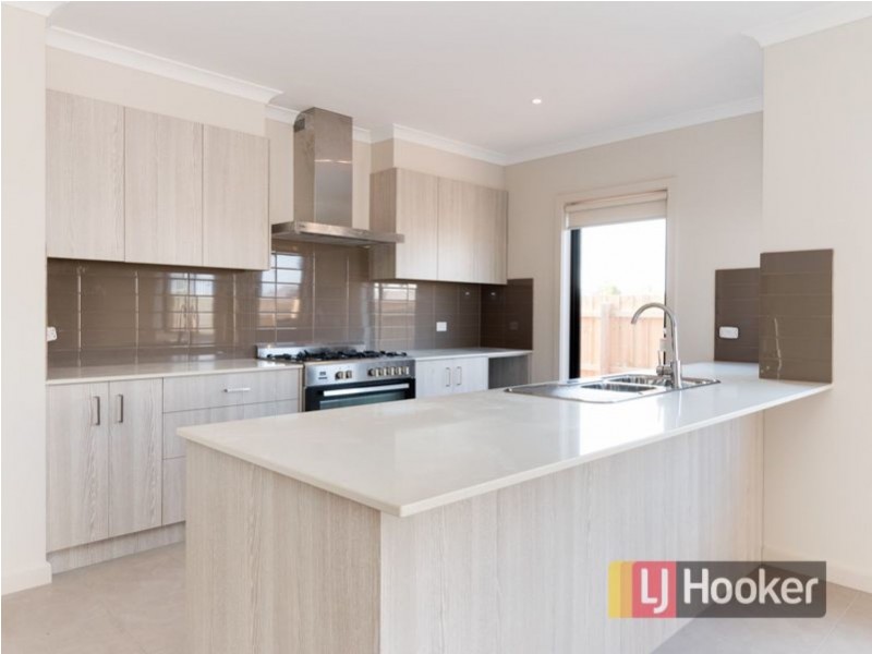 59 Fiorelli Boulevard, Cranbourne East VIC 3977