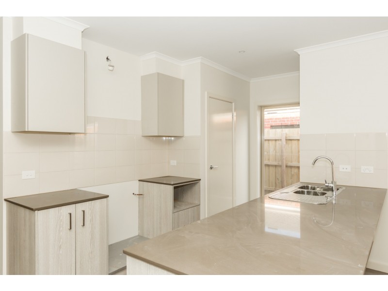 24 Aayana Street, Cranbourne East VIC 3977