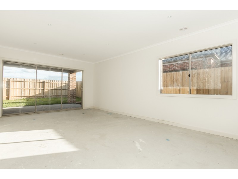 24 Aayana Street, Cranbourne East VIC 3977