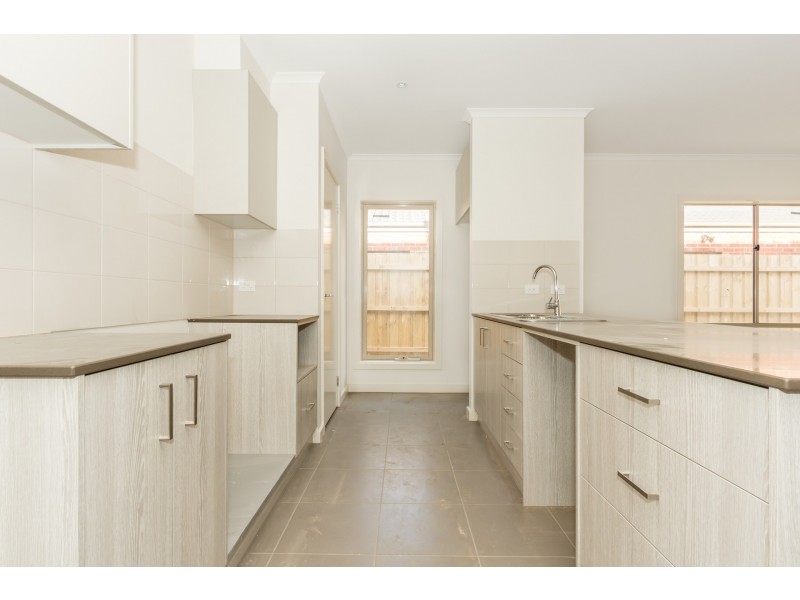 24 Aayana Street, Cranbourne East VIC 3977