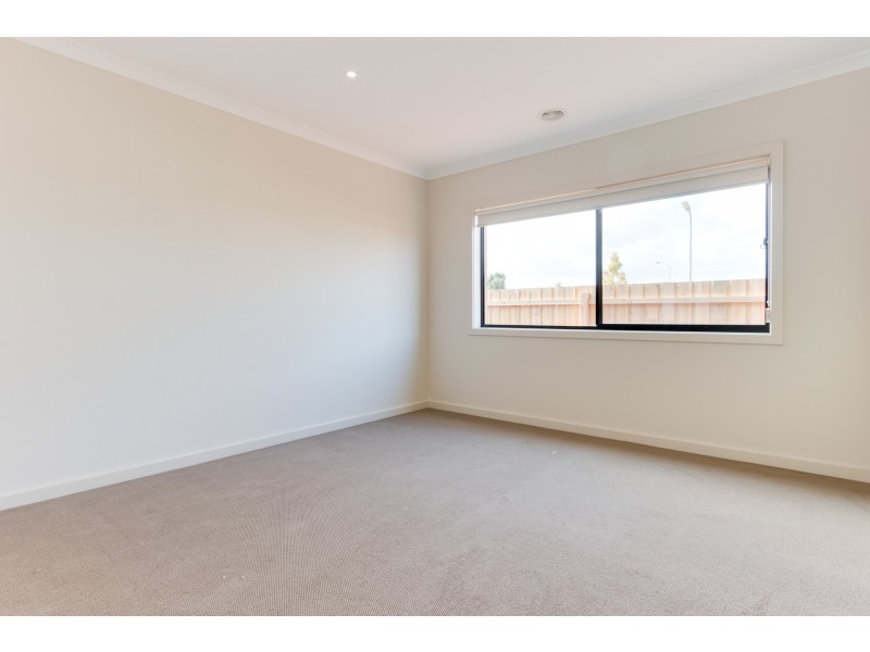 5 Detroit Avenue, Cranbourne East VIC 3977