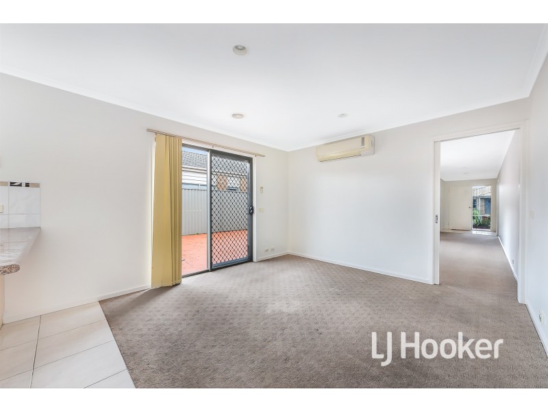 27 Tyndall Street, Cranbourne East VIC 3977