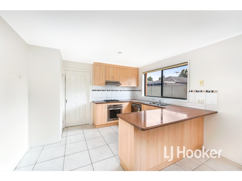 27 Tyndall Street, Cranbourne East VIC 3977