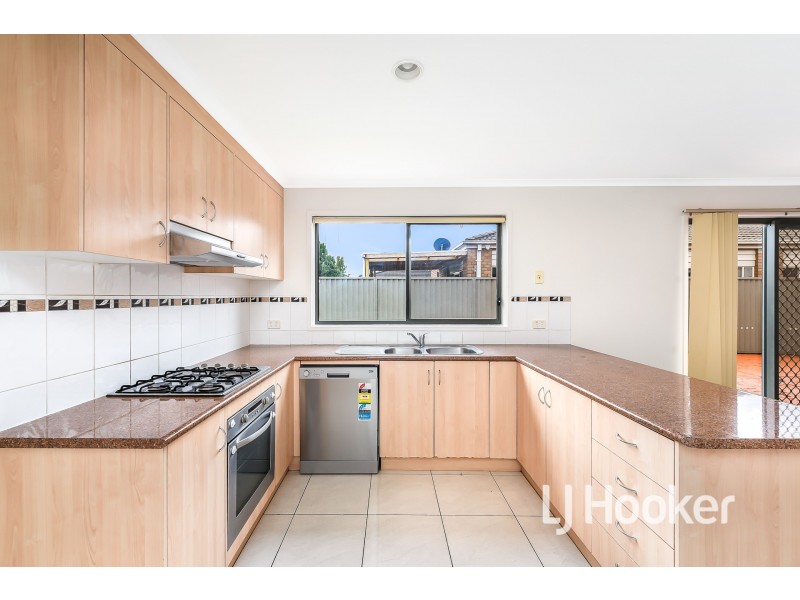 27 Tyndall Street, Cranbourne East VIC 3977
