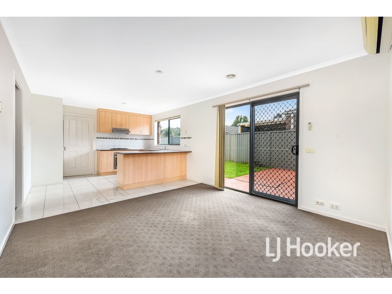 27 Tyndall Street, Cranbourne East VIC 3977