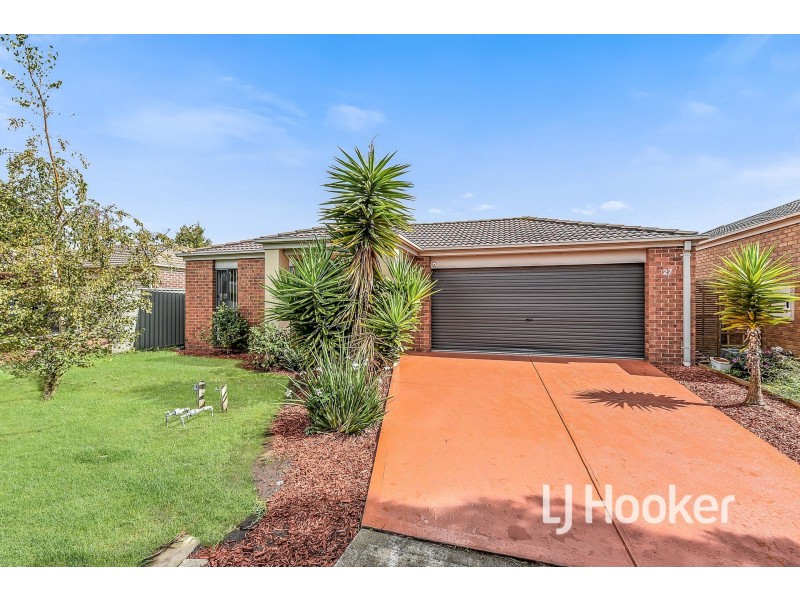 27 Tyndall Street, Cranbourne East VIC 3977