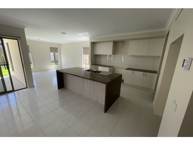 51 Haflinger Avenue, Cranbourne East VIC 3977