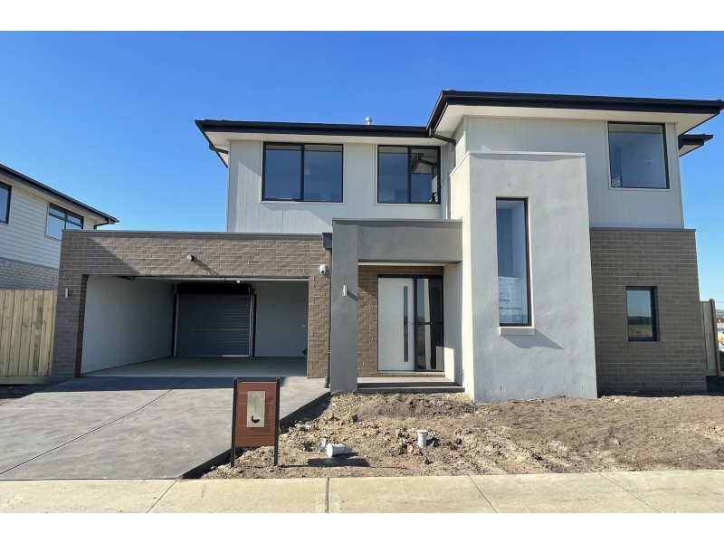 12 Bronnie Street, Clyde North VIC 3978