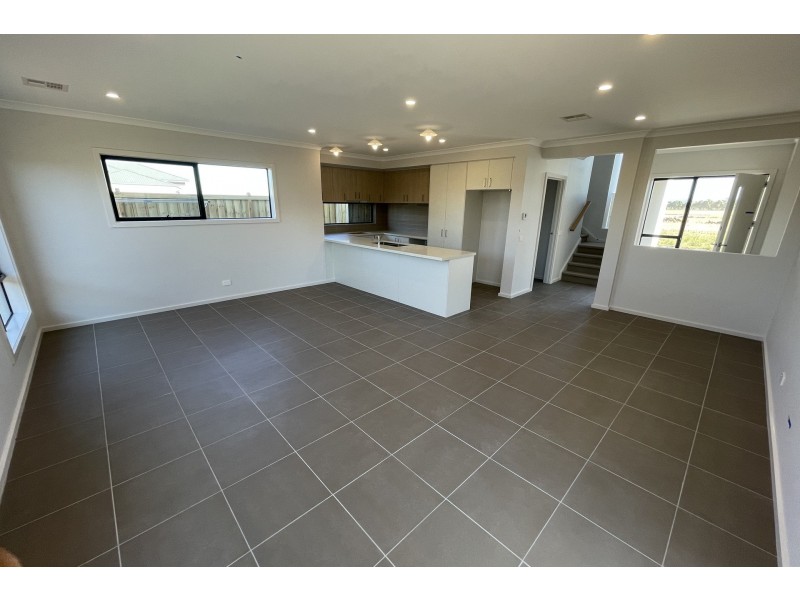 12 Bronnie Street, Clyde North VIC 3978