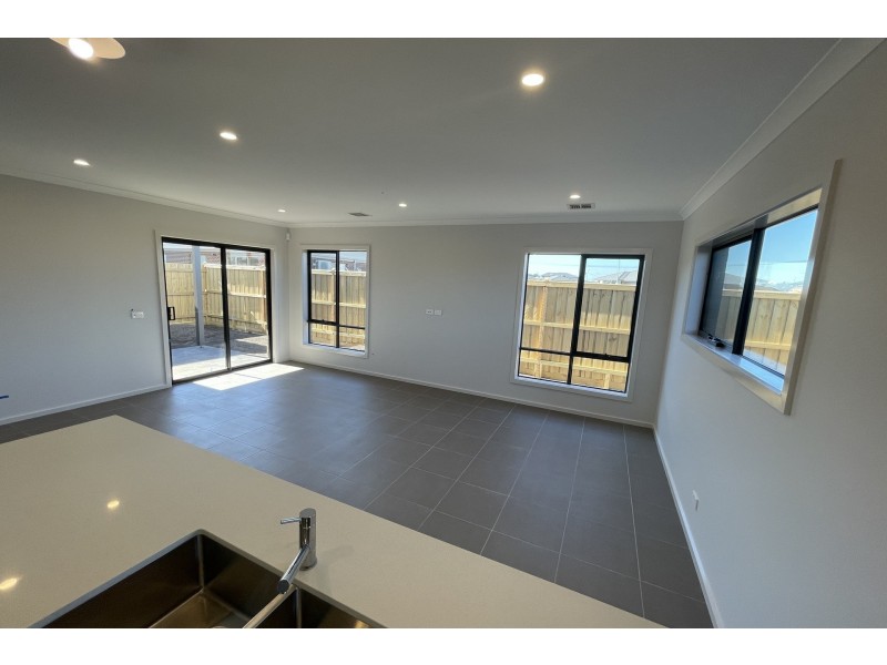 12 Bronnie Street, Clyde North VIC 3978