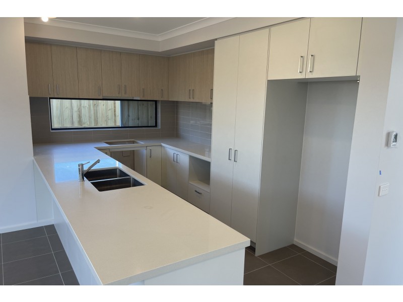 12 Bronnie Street, Clyde North VIC 3978