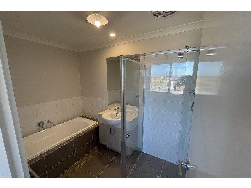 12 Bronnie Street, Clyde North VIC 3978