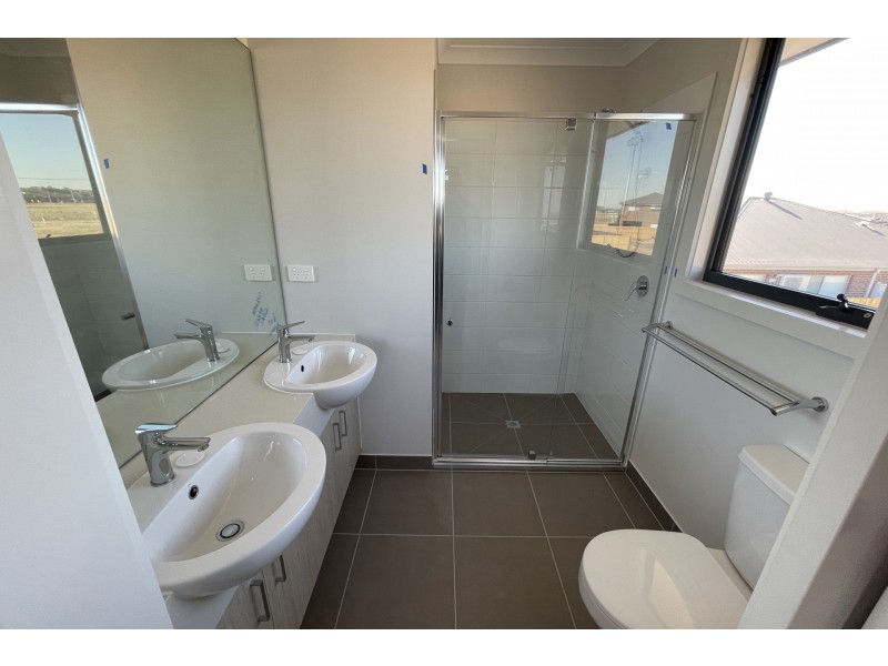 12 Bronnie Street, Clyde North VIC 3978