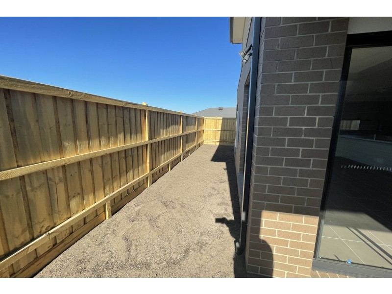 12 Bronnie Street, Clyde North VIC 3978