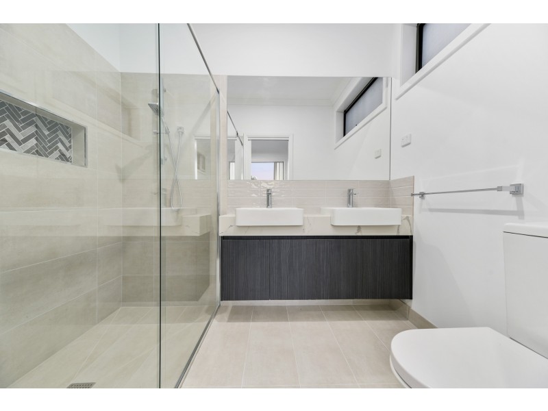 1/108 Endeavour Drive, Cranbourne North VIC 3977