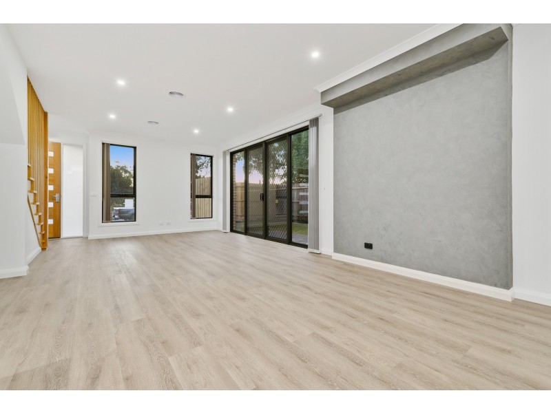 1/108 Endeavour Drive, Cranbourne North VIC 3977