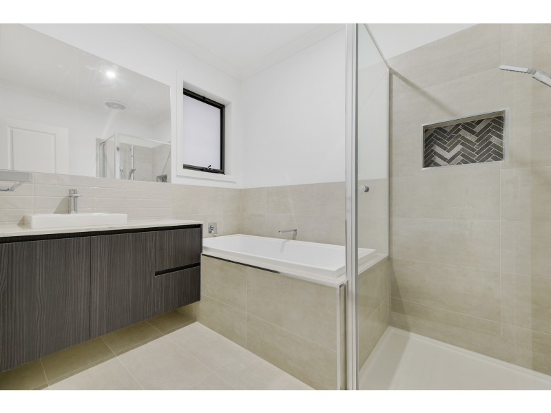 1/108 Endeavour Drive, Cranbourne North VIC 3977