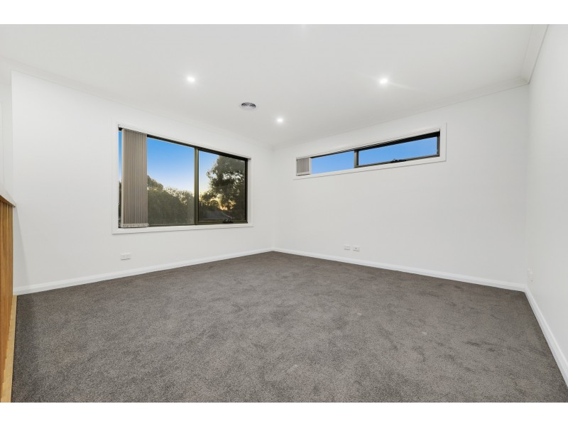 1/108 Endeavour Drive, Cranbourne North VIC 3977