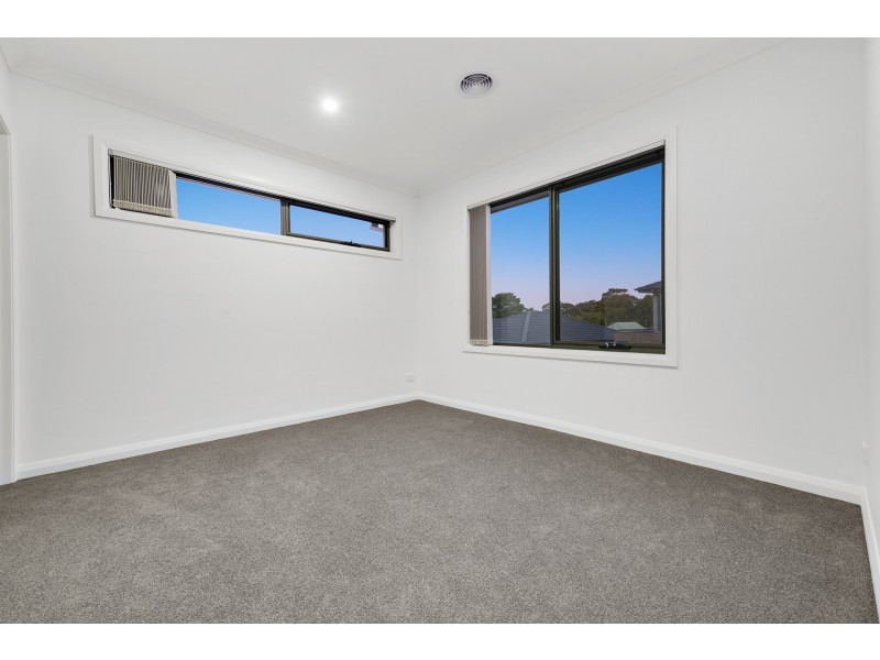1/108 Endeavour Drive, Cranbourne North VIC 3977