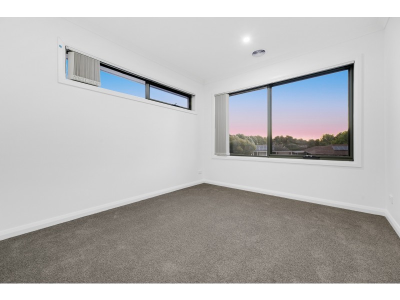 1/108 Endeavour Drive, Cranbourne North VIC 3977
