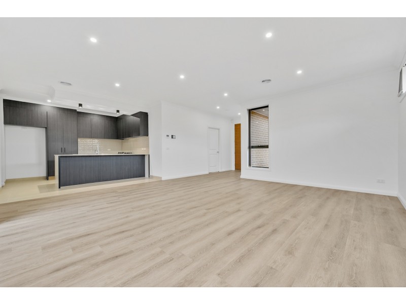 108-110 Endeavour Drive, Cranbourne North VIC 3977