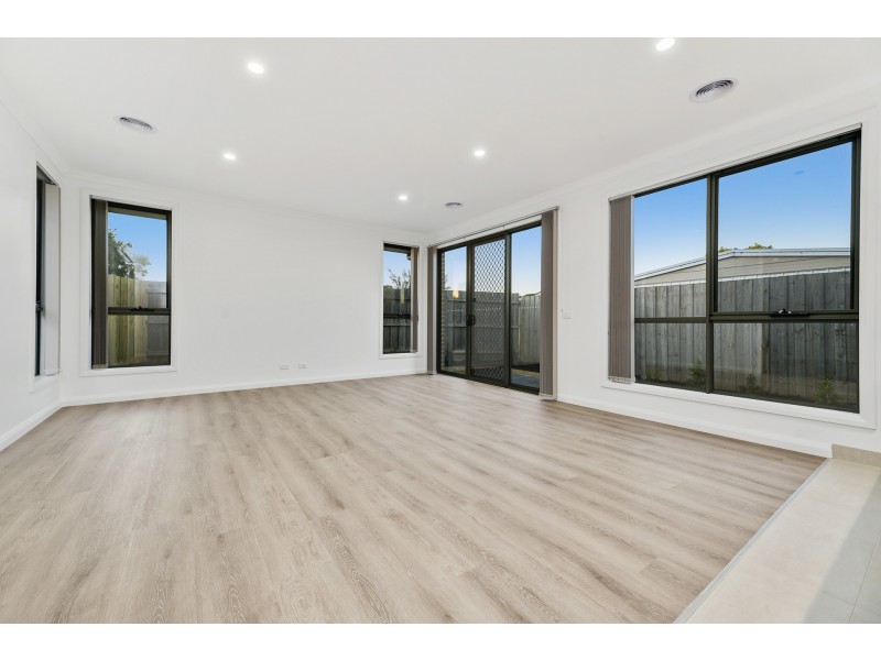 108-110 Endeavour Drive, Cranbourne North VIC 3977