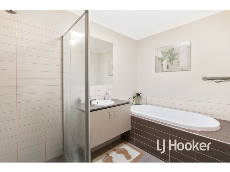 35 Gregson Grove, Lyndhurst VIC 3975