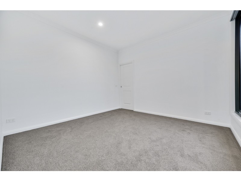 4/108 Endeavour Drive, Cranbourne North VIC 3977