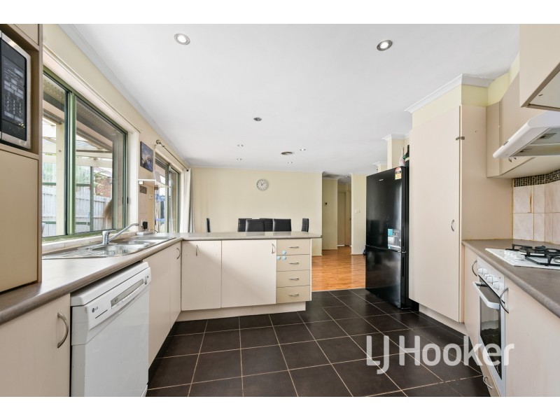 18 Summit Court, Hampton Park VIC 3976
