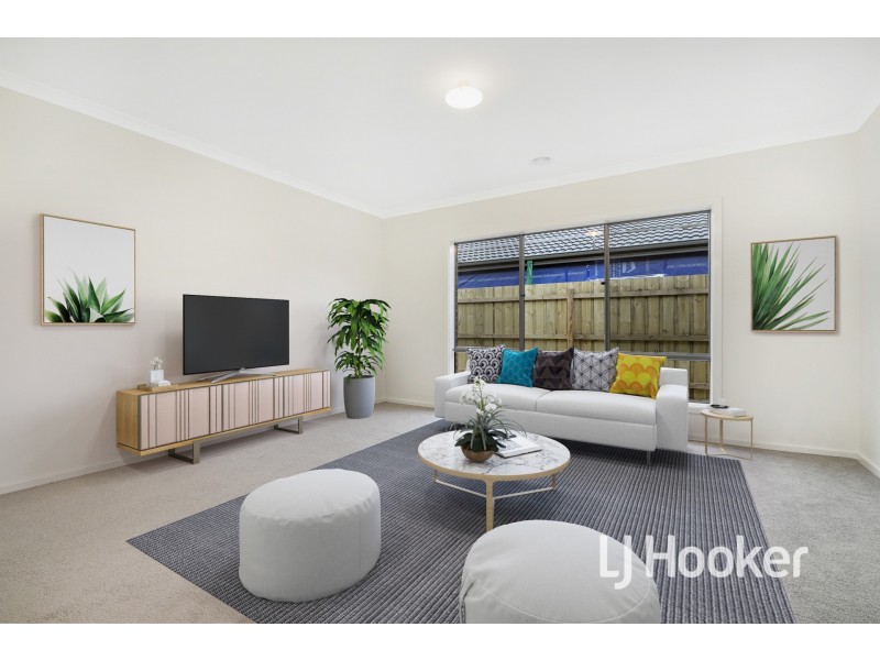 8 Detroit Avenue, Cranbourne East VIC 3977