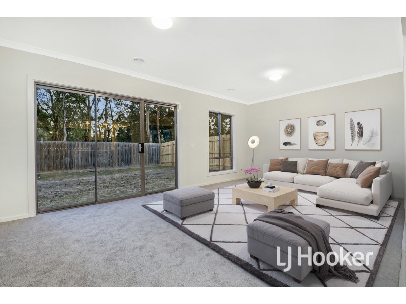 8 Detroit Avenue, Cranbourne East VIC 3977