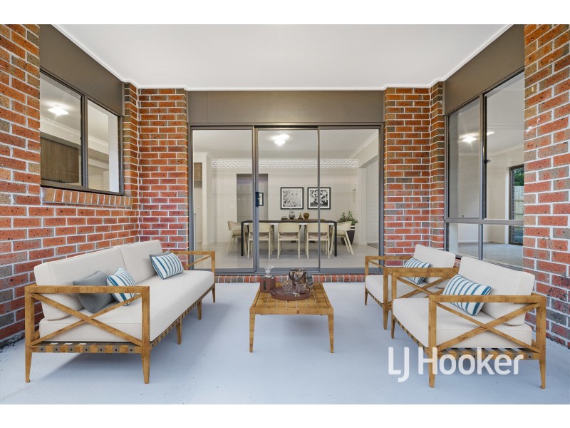 8 Detroit Avenue, Cranbourne East VIC 3977