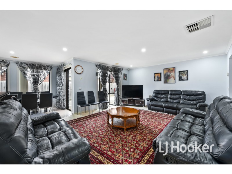 16 Carly Close, Narre Warren South VIC 3805