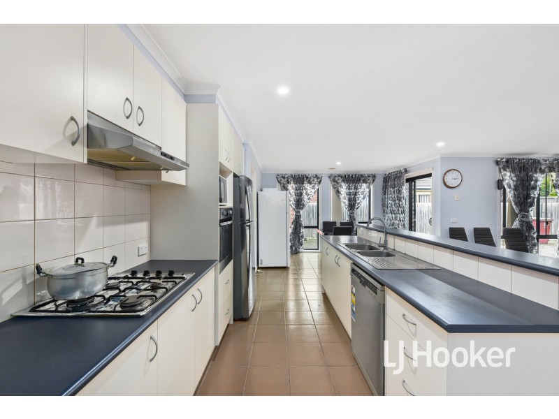 16 Carly Close, Narre Warren South VIC 3805