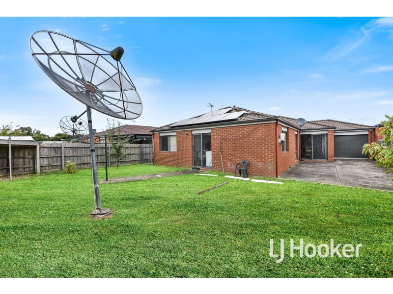 16 Carly Close, Narre Warren South VIC 3805