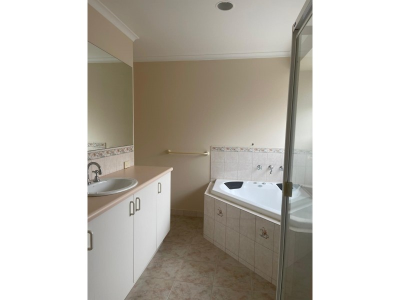 93 Hinrichsen Drive, Hallam VIC 3803