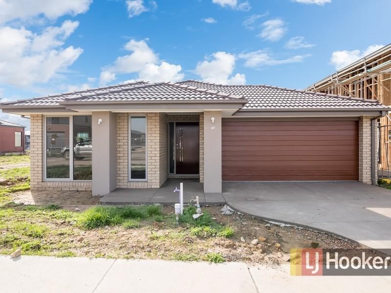 27 Cottongrass Avenue, Clyde North VIC 3978