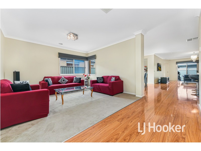 73 Prendergast Avenue, Cranbourne East VIC 3977