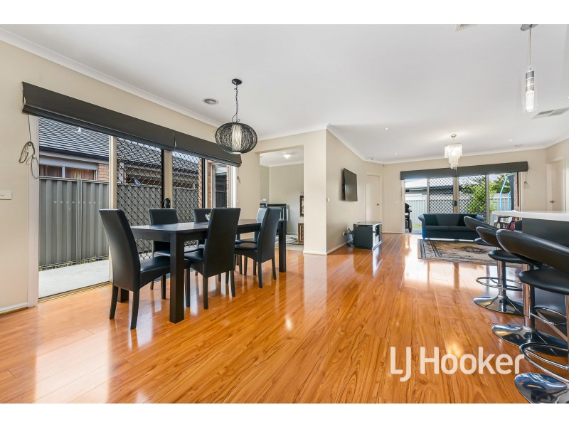 73 Prendergast Avenue, Cranbourne East VIC 3977