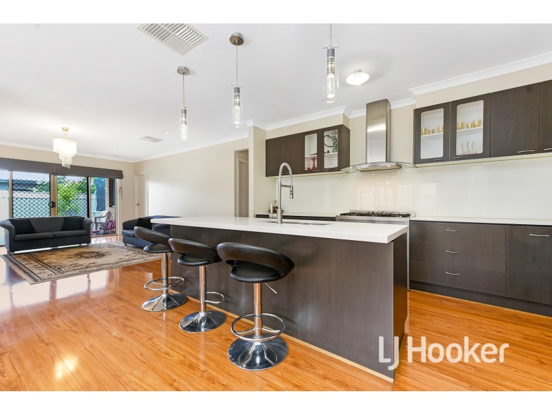 73 Prendergast Avenue, Cranbourne East VIC 3977