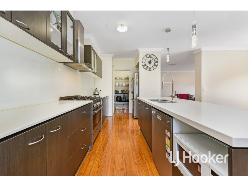 73 Prendergast Avenue, Cranbourne East VIC 3977