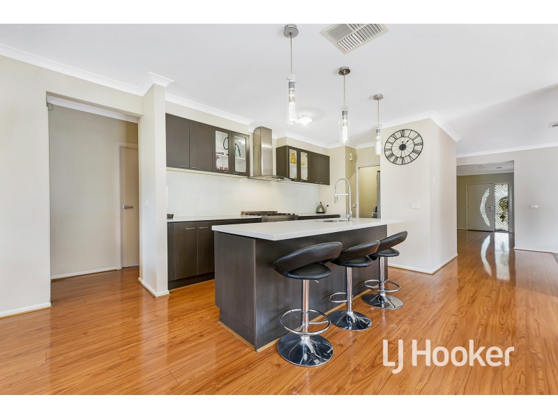 73 Prendergast Avenue, Cranbourne East VIC 3977