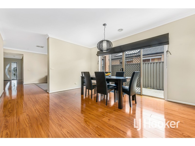 73 Prendergast Avenue, Cranbourne East VIC 3977