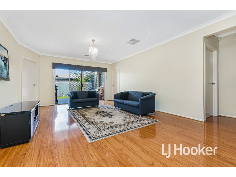 73 Prendergast Avenue, Cranbourne East VIC 3977