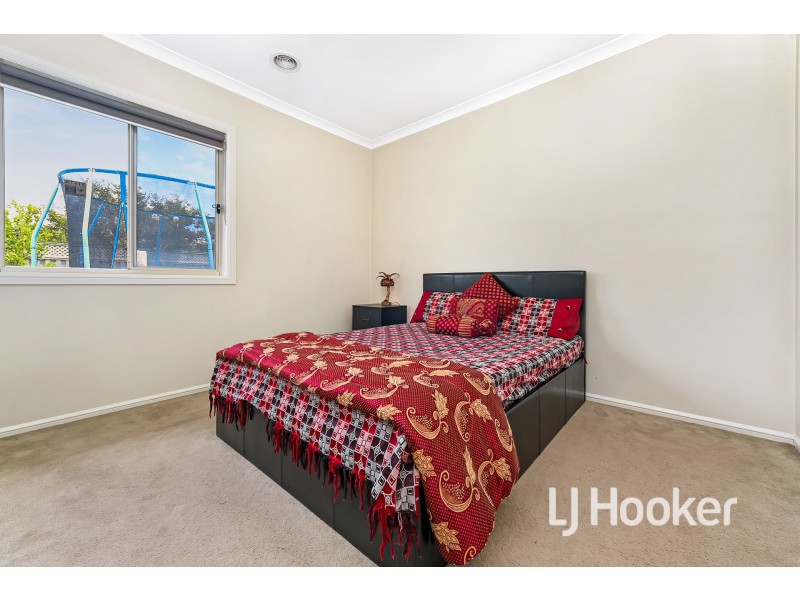 73 Prendergast Avenue, Cranbourne East VIC 3977