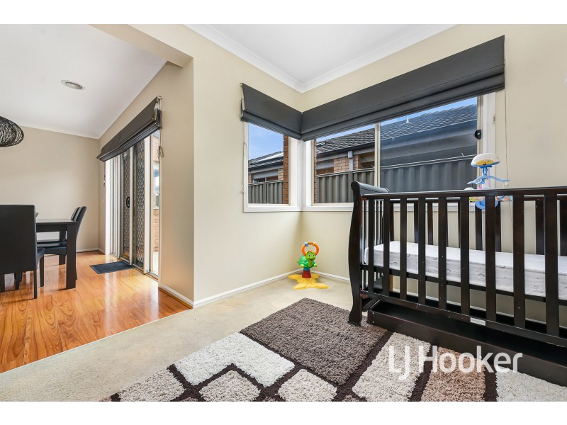 73 Prendergast Avenue, Cranbourne East VIC 3977