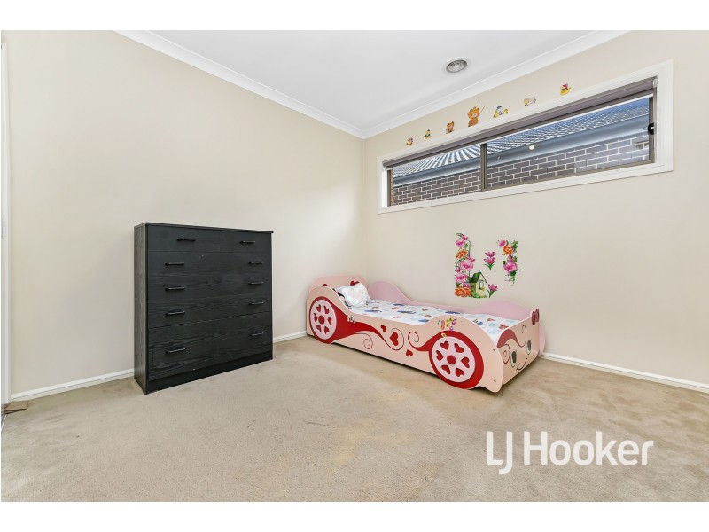 73 Prendergast Avenue, Cranbourne East VIC 3977
