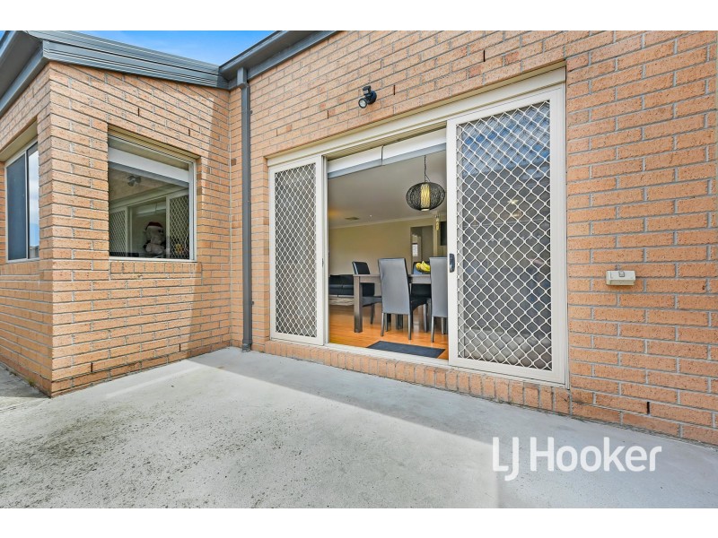 73 Prendergast Avenue, Cranbourne East VIC 3977